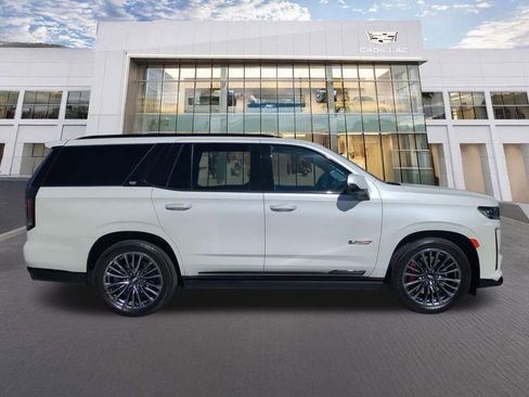 Certified 2024 Cadillac Escalade V w/ Heavy-Duty Trailer Package image 4