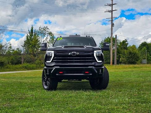 Used 2025 Chevrolet Silverado 2500 LTZ w/ Trail Boss Package image 10