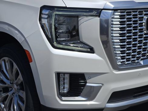 Used 2024 GMC Yukon XL Denali AWD/4WD image 9