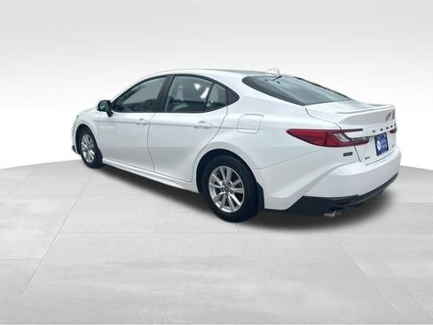 Used 2025 Toyota Camry SE FWD image 3