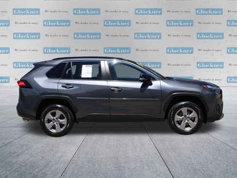 Used 2022 Toyota RAV4 XLE AWD/4WD image 4