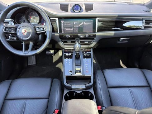 Certified 2025 Porsche Macan image 18