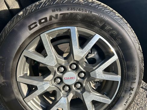 Used 2023 GMC Acadia SLE w/ Driver Convenience Package image 19