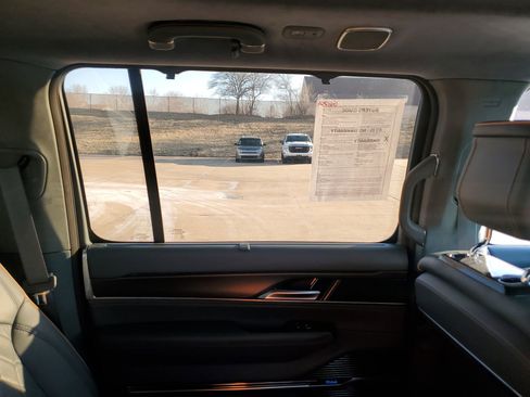 Used 2023 Jeep Grand Wagoneer Series III w/ Quick Order Packagew 28T image 16