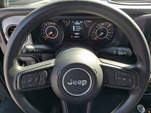 Used 2025 Jeep Gladiator Sport AWD/4WD image 19