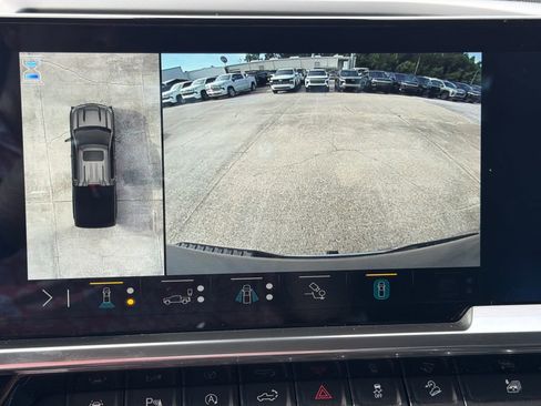 Certified 2023 Chevrolet Silverado 1500 LTZ w/ Technology Package AWD/4WD image 22