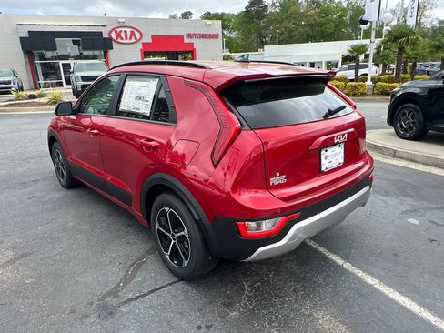 Certified 2025 Kia Niro EX FWD image 5