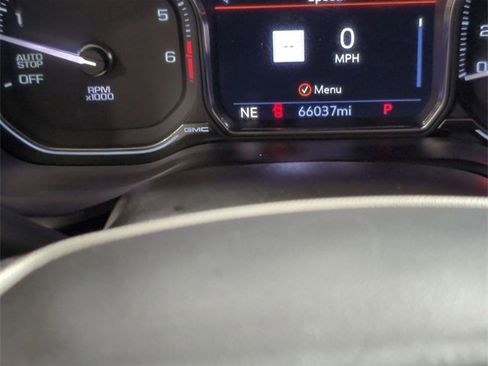 Used 2021 GMC Yukon XL Denali w/ Denali Premium Package image 12