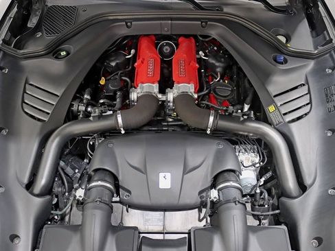 Used 2016 Ferrari California T RWD image 33