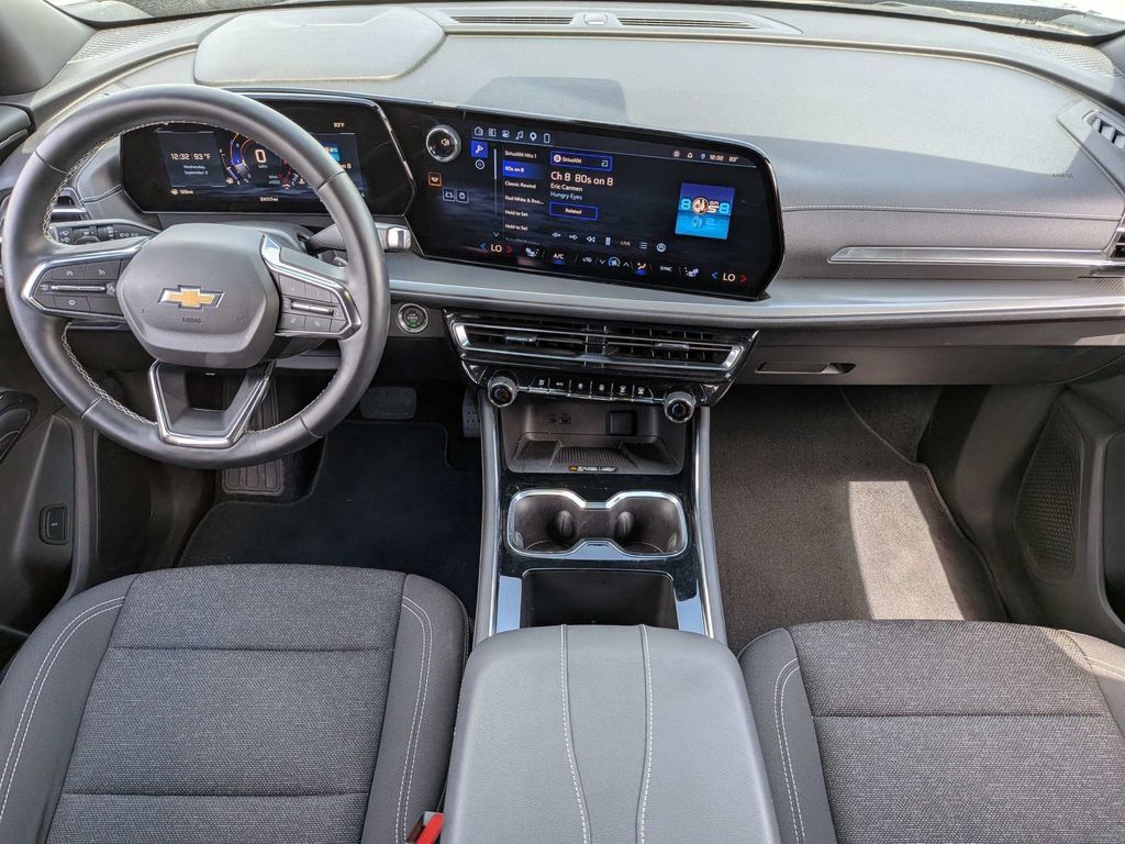 Used 2026 Chevrolet Traverse LT FWD image 15