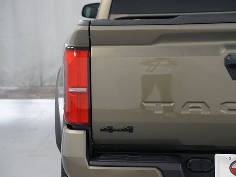 Certified 2025 Toyota Tacoma TRD Off-Road AWD/4WD image 10