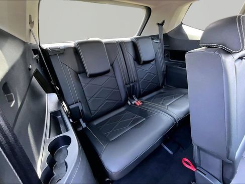Used 2025 Volkswagen Atlas SE FWD image 18