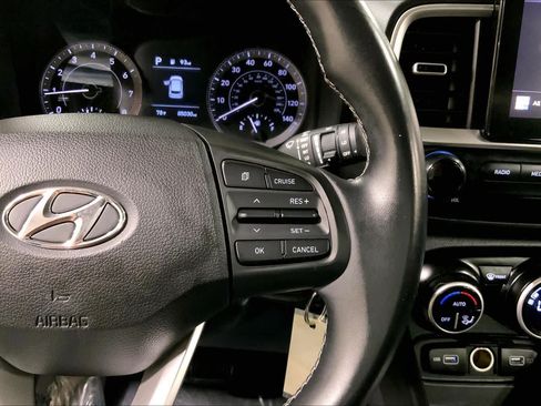 Used 2022 Hyundai Venue SEL FWD image 25