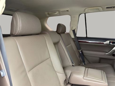 Used 2016 Lexus GX 460 w/ Premium Package AWD/4WD image 36