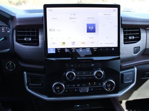 Used 2024 Ford Expedition Limited image 17