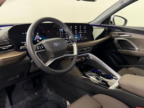 Used 2025 Audi Q5 Premium Plus w/ Premium Plus AWD/4WD image 4