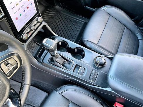 Used 2025 Ford Ranger Lariat w/ Black Appearance Package image 17