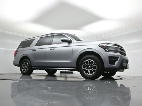 Certified 2023 Ford Expedition Max XLT image 4