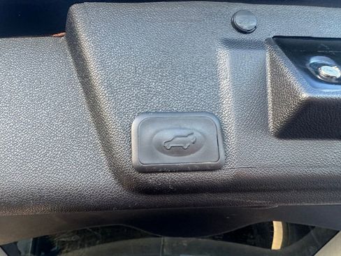 Used 2017 Buick Enclave Leather image 6