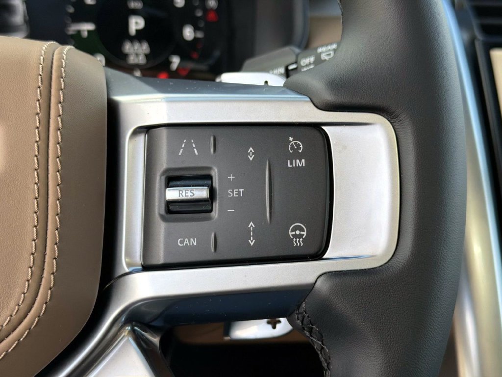 New 2026 Land Rover Discovery Limited Edition AWD/4WD image 28