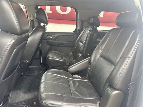 Used 2010 GMC Yukon XL SLT image 21