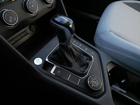 Certified 2022 Volkswagen Taos SE image 24