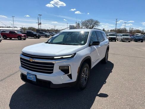 Used 2024 Chevrolet Traverse LT AWD/4WD image 6