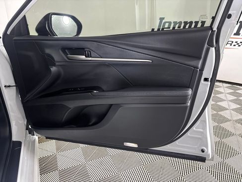 Used 2025 Toyota Camry XSE FWD image 30
