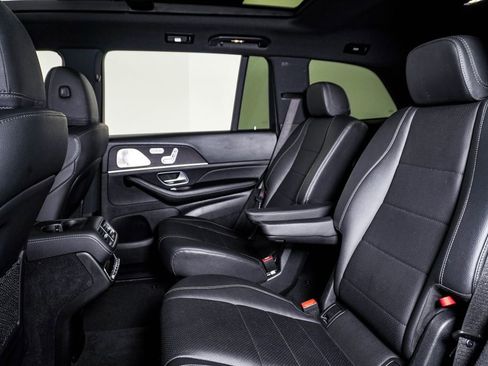 Used 2022 Mercedes-Benz GLS 450 4MATIC image 17