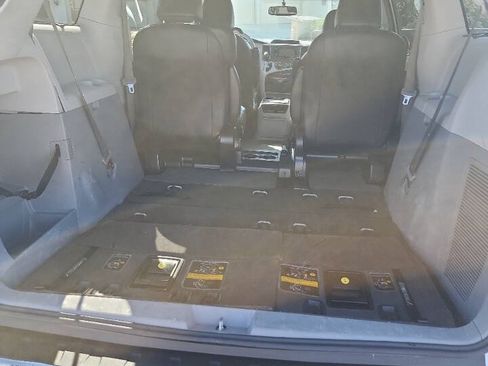 Used 2013 Toyota Sienna SE FWD image 12