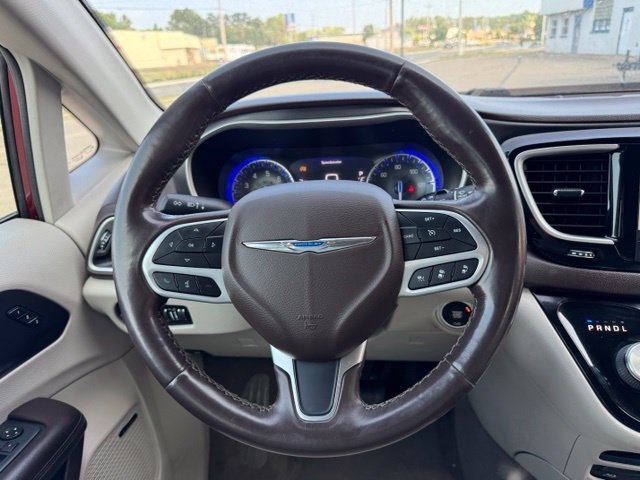 Used 2020 Chrysler Pacifica Touring-L Plus w/ Tire & Wheel Group FWD image 19