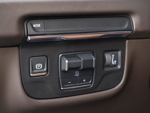 Used 2025 Cadillac Escalade Premium Luxury image 25