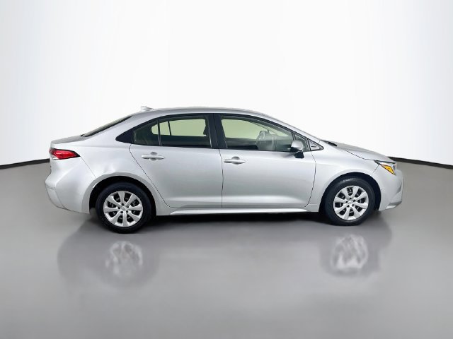 Used 2023 Toyota Corolla LE FWD image 5