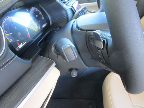 New 2025 Jeep Grand Cherokee L Limited w/ Luxury Tech Group II image 32