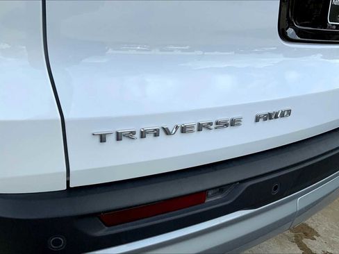 Used 2024 Chevrolet Traverse LT image 57