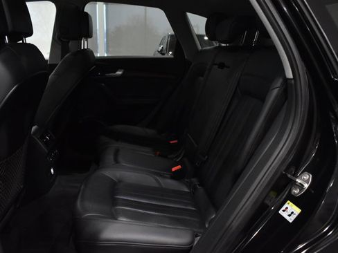 Used 2020 Audi Q5 e Premium Plus w/ Premium Plus Package image 31