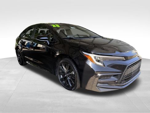Used 2023 Toyota Corolla SE FWD image 3