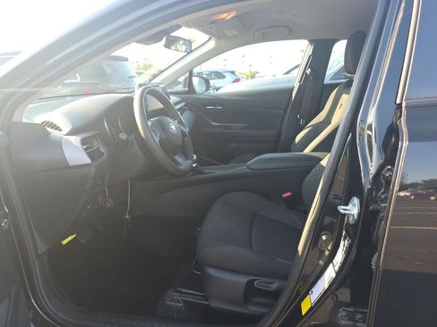 Used 2021 Toyota C-HR LE FWD image 3