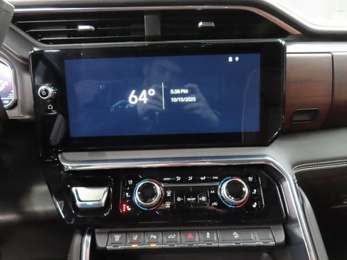 Used 2024 GMC Sierra 3500 Denali Ultimate image 13