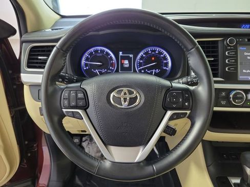 Used 2019 Toyota Highlander XLE FWD image 27