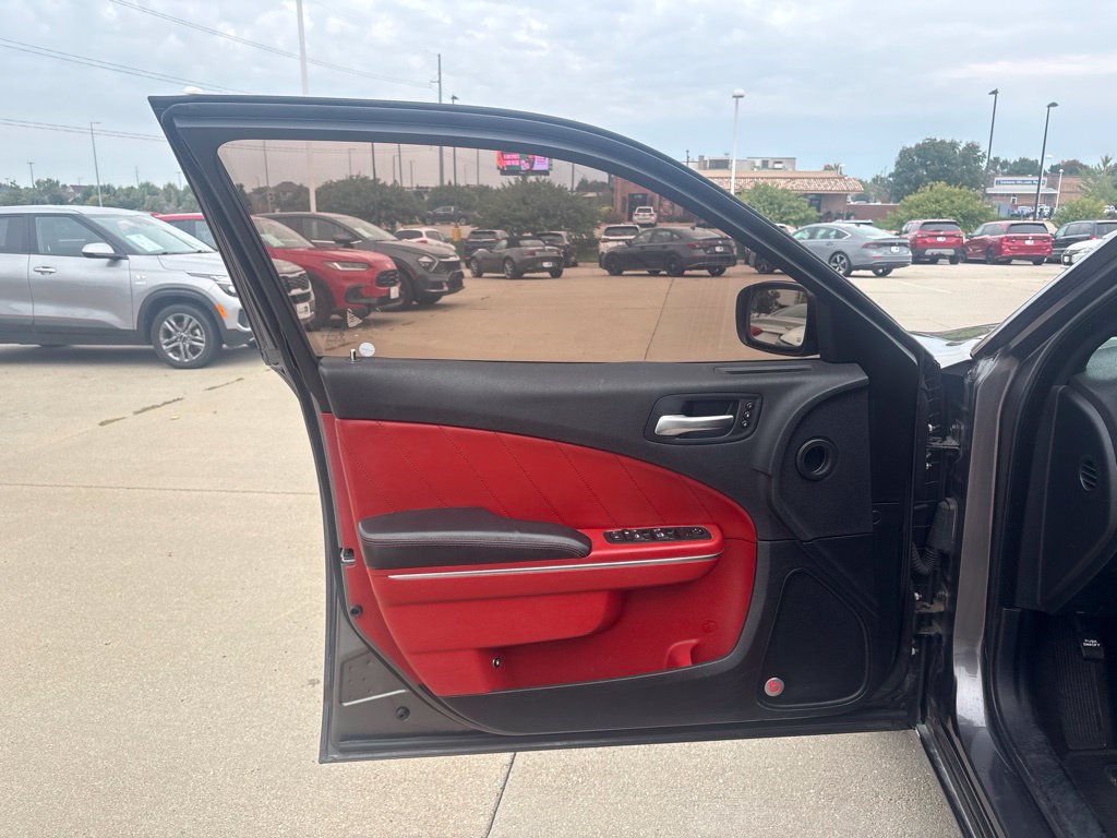 Used 2015 Dodge Charger SXT w/ AWD Premium Group image 9