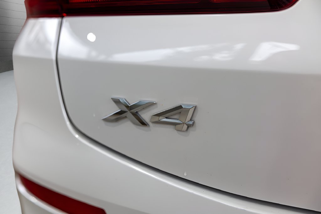 Used 2024 BMW X4 xDrive30i AWD/4WD image 16