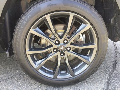 Used 2017 Ford Explorer XLT w/ Equipment Group 202A AWD/4WD image 46