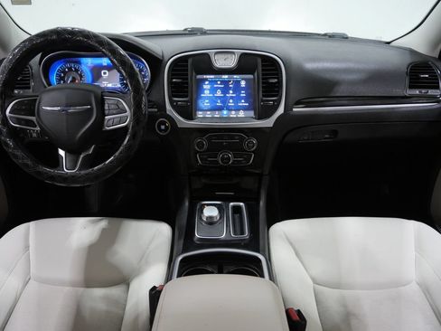 Used 2023 Chrysler 300 Touring RWD image 7