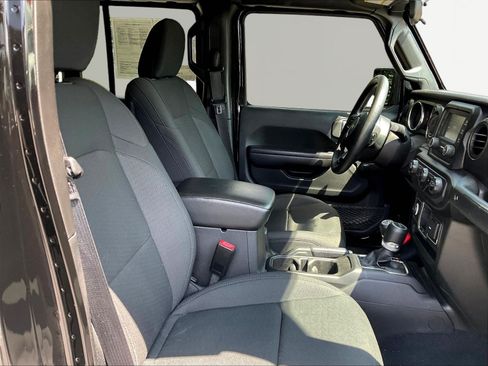 Used 2021 Jeep Gladiator Sport AWD/4WD image 29