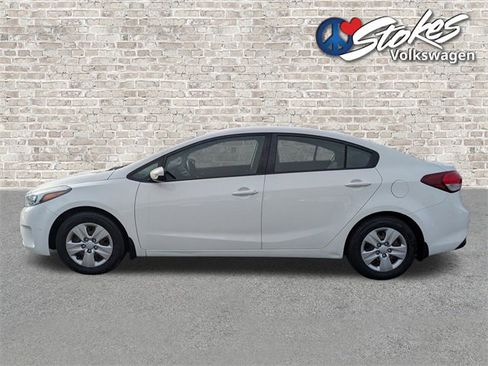 Used 2017 Kia Forte LX image 7