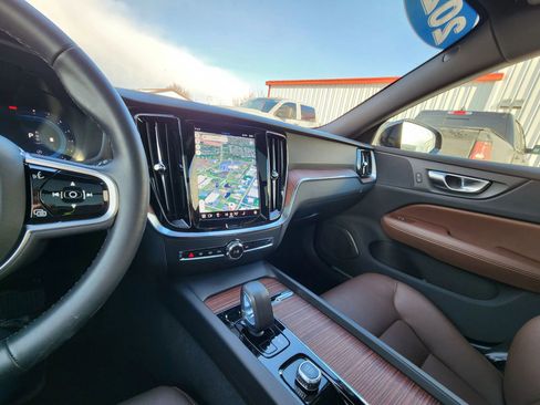 Used 2025 Volvo V60 B5 Cross Country Plus image 24