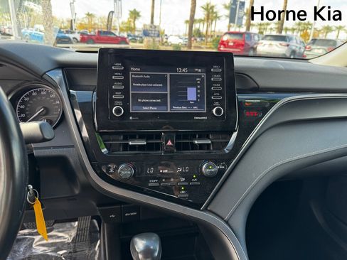 Used 2022 Toyota Camry SE image 20