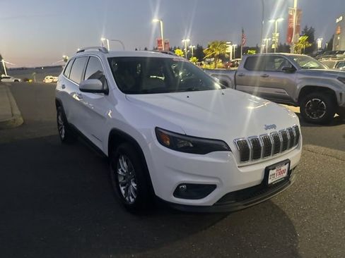 Used 2021 Jeep Cherokee Latitude Plus image 3