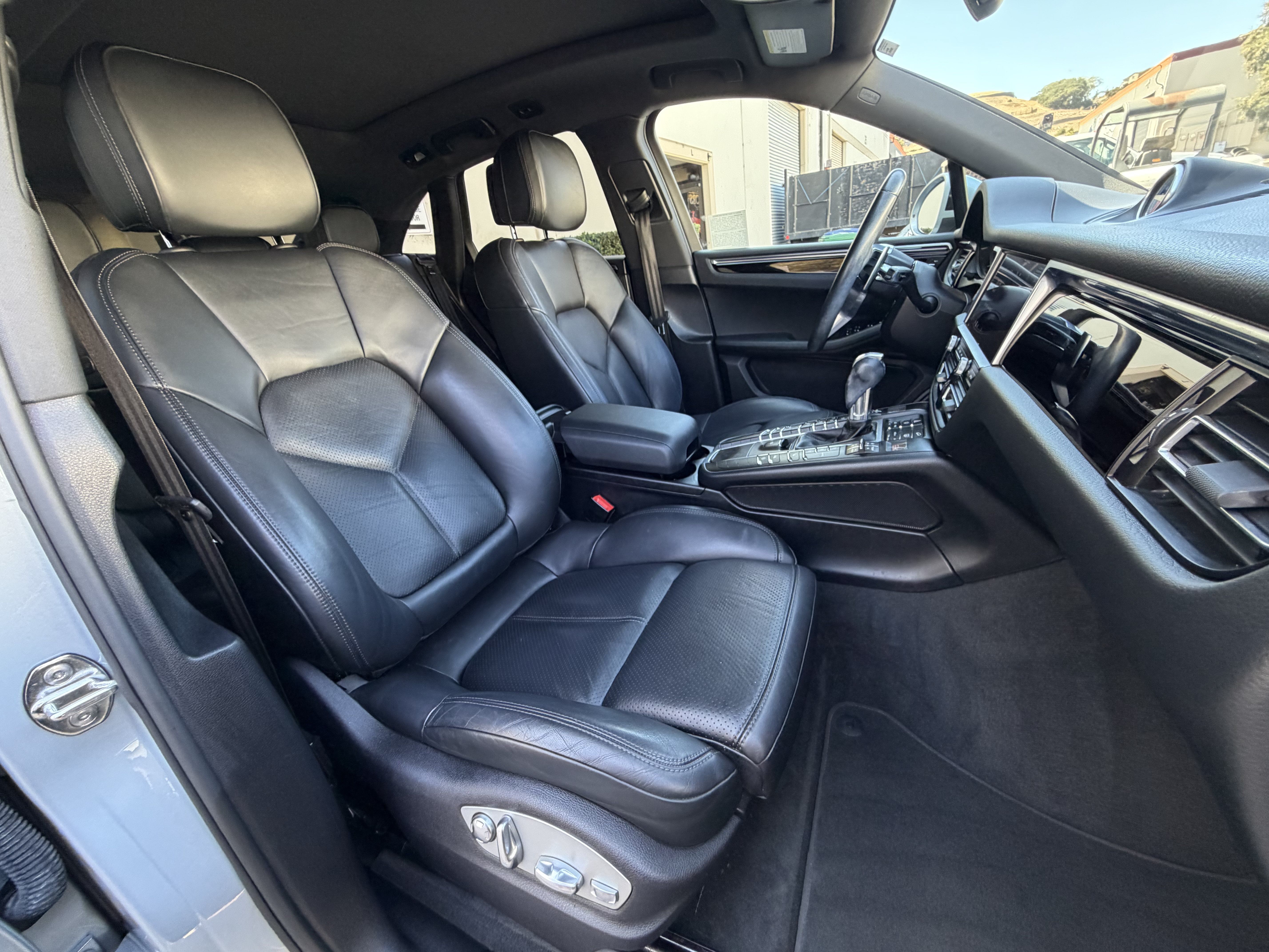 Used 2020 Porsche Macan AWD/4WD image 22